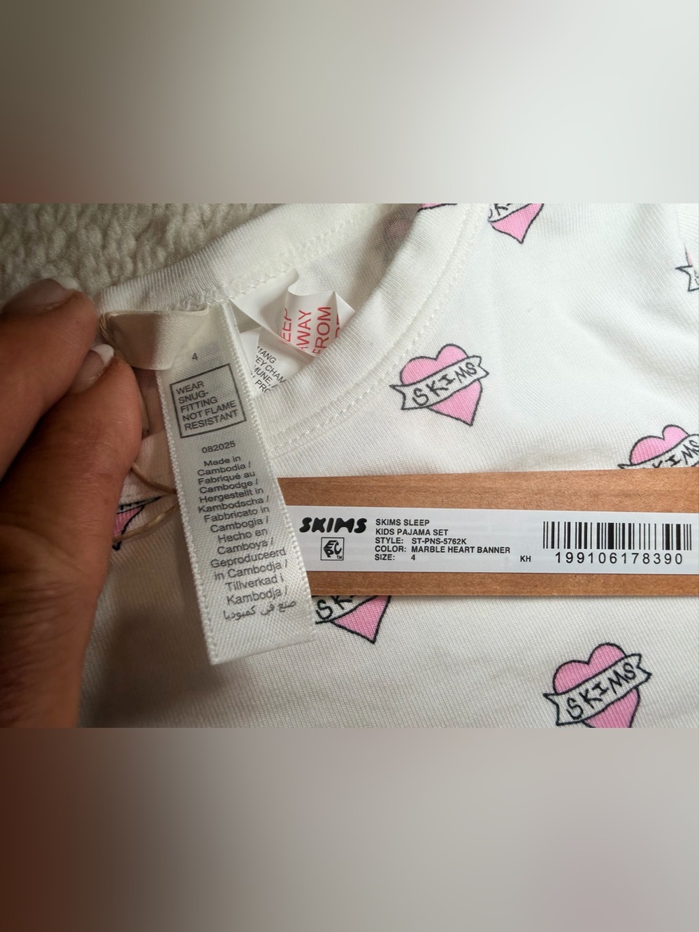 NWT SIZE 4K SKIMS White Kids Pajama Set with Pink Heart Print - Picture 2 of 3